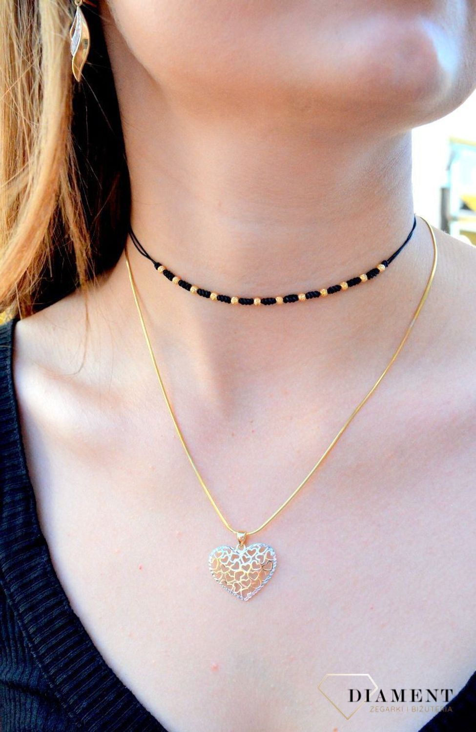 Złota zawieszka 333 serce ażurowa  ZA 315 333. Romantyczny wzór, który nada uroku oraz kobiecości każdej stylizacji. Wyjątkowy wisiorek o ponadczasowym motywie zachwyca estetyczną form.jpg